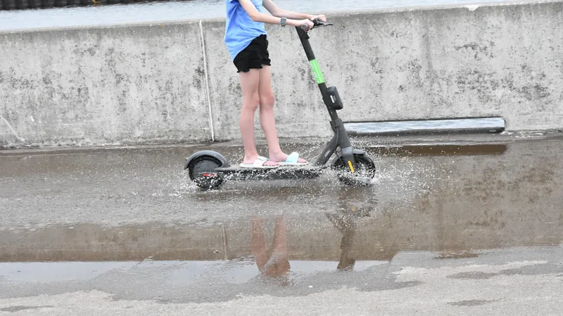 Trottinette electrique etanche sous la pluie